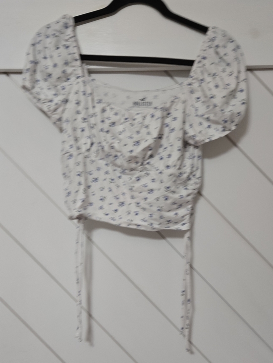 Hollister Tops - Hollister White Crop Top with Blue Floral Print